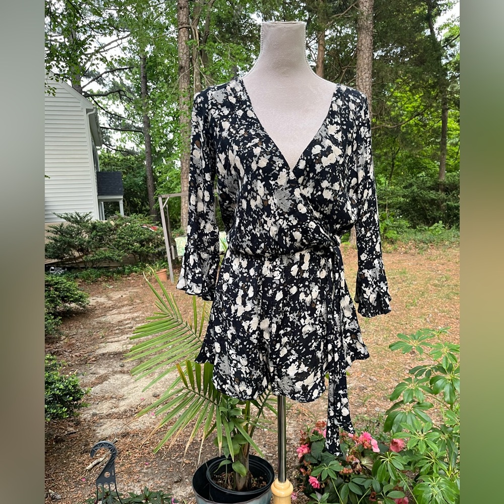 Free People Romper, All the right ruffles, Raven Combo, EUC, Small